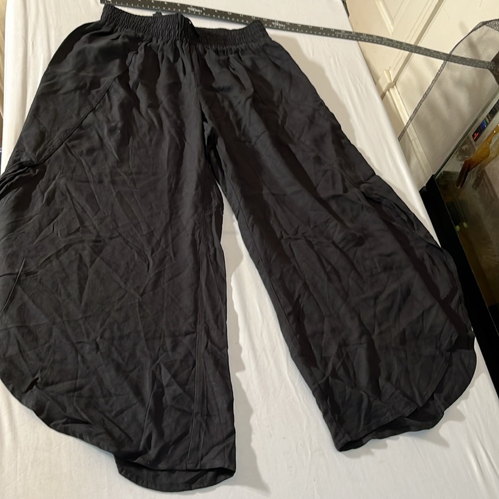 Maurices size X-Small black cropped wide leg high slit pants 100% cotton NWT
